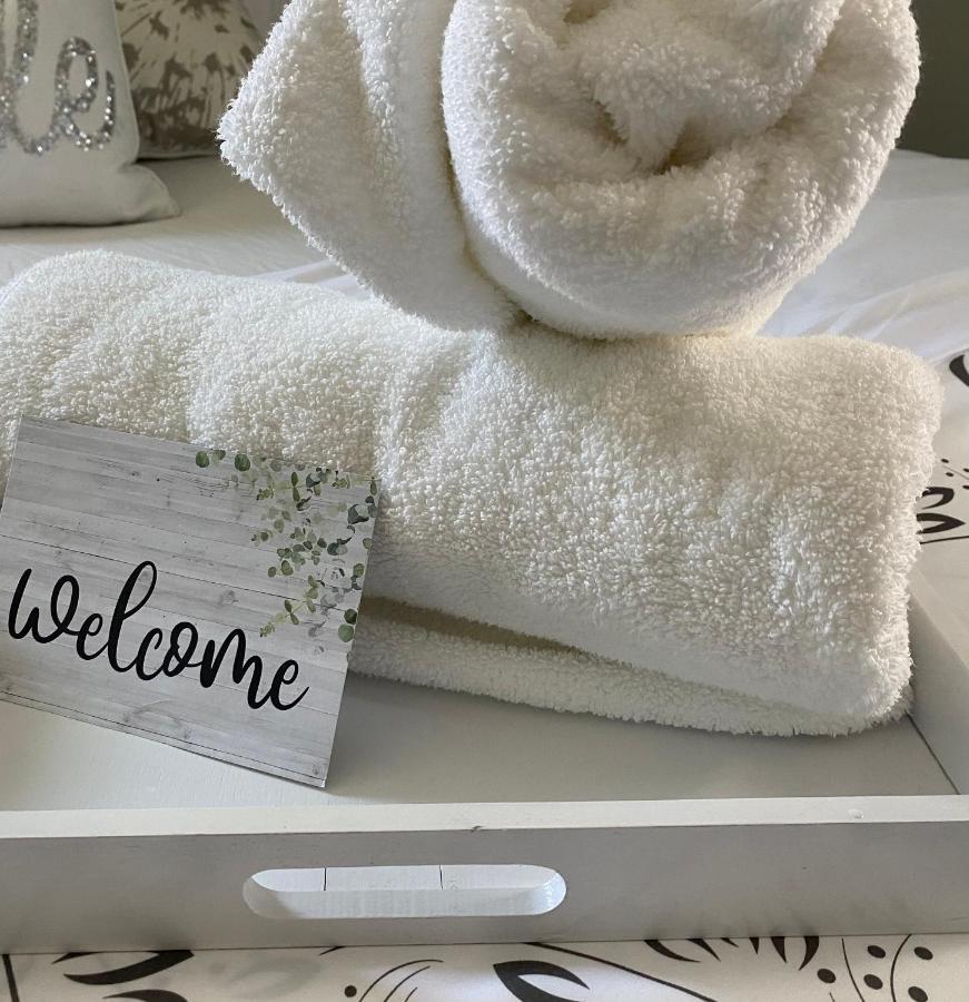 Cozy, Upstairs Apartment Pets Welcome With Fee Family Friendly Close To Everything クリーブランド エクステリア 写真
